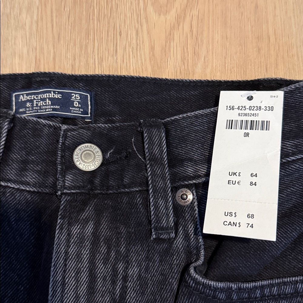 Abercrombie & Fitch High Rise Mom Jeans - Picture 3 of 3